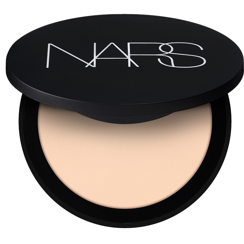 NARS SOFT MATTE PERFECTING POWDER IN COVE (Light W/ Warm Tone)